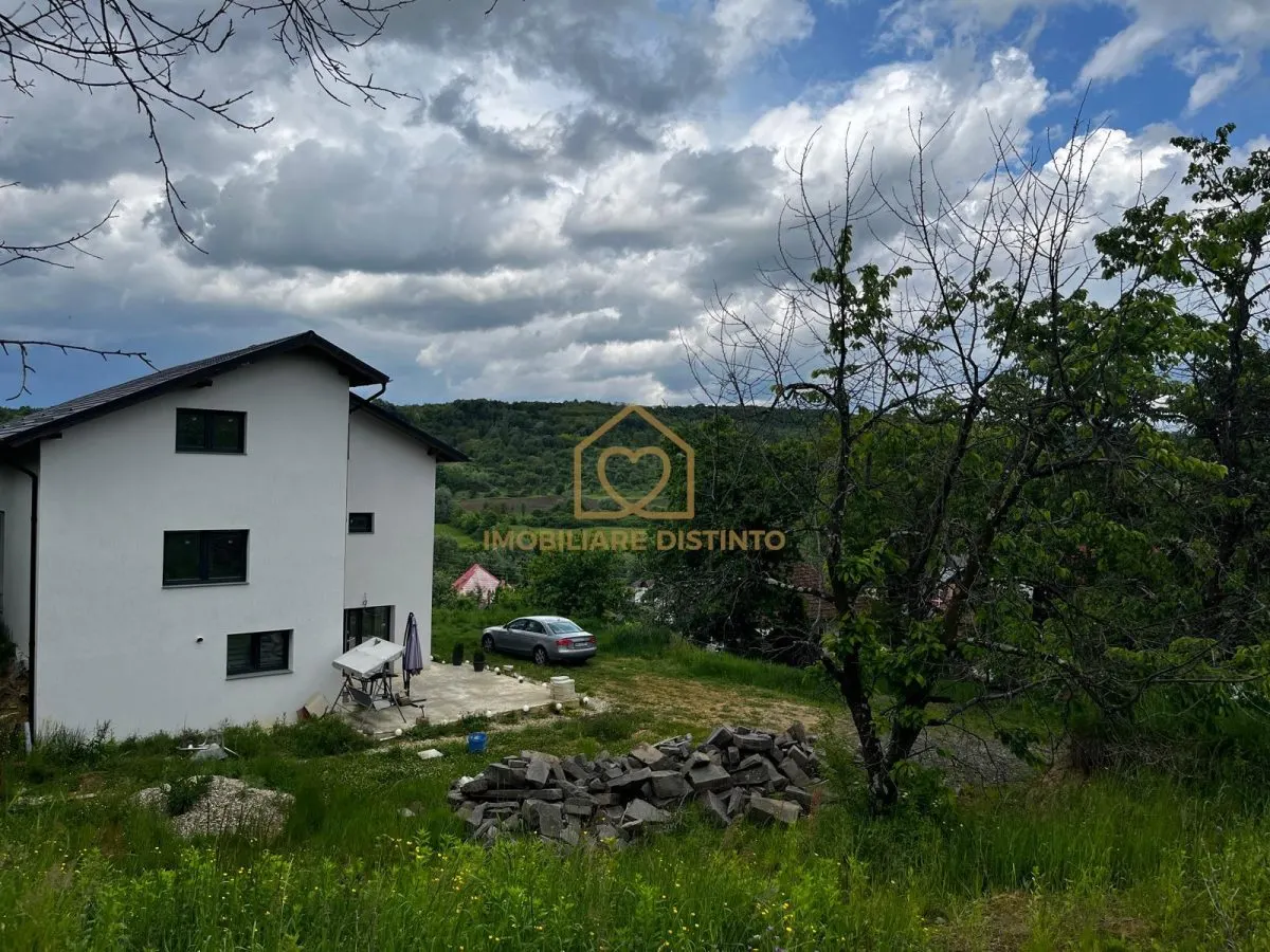 Casa de vanzare cu 5 dormitoare recent renovata - foto 15