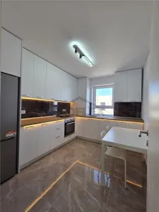 Apartament 3 camere, zona Tractorul - foto 2
