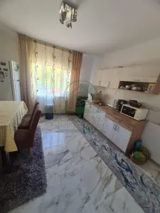 Casa 3 camere baie bucatarie Sarca Iasi/ 800 mp teren - foto 4