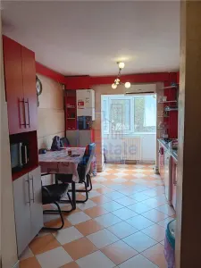 Apartament 3 camere Etaj 1 de 81mp Bd Poitiers langa Padure - foto 2