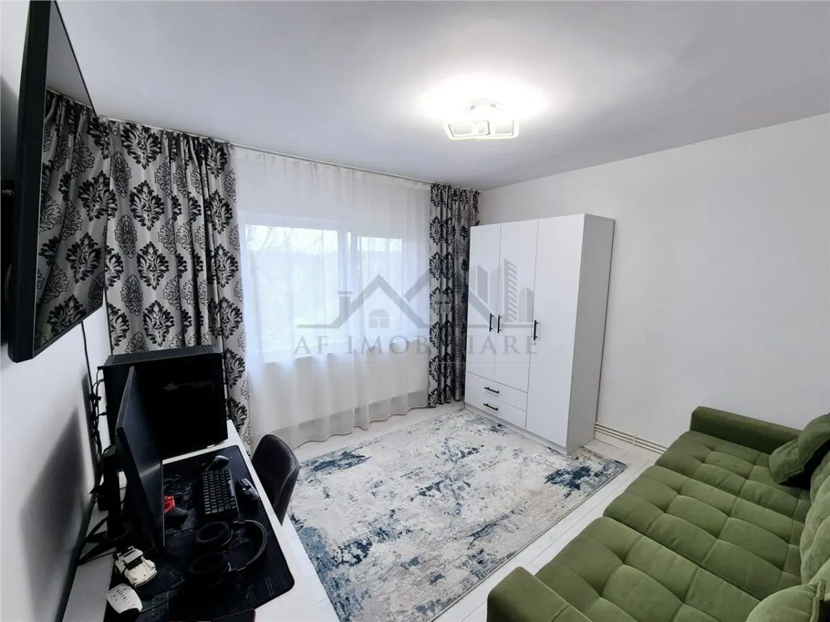 Apartament cu 3 camere de vanzare - foto 3