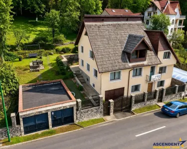 Vila cu potential,2 garaje,teren 1.080 mp,strada Marasesti,  Brasov - Brasov