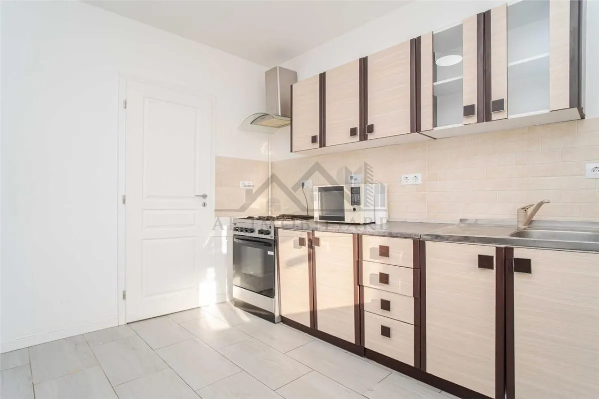 Oferta unica, 3 camere Centru - Targu Cucu - foto 8