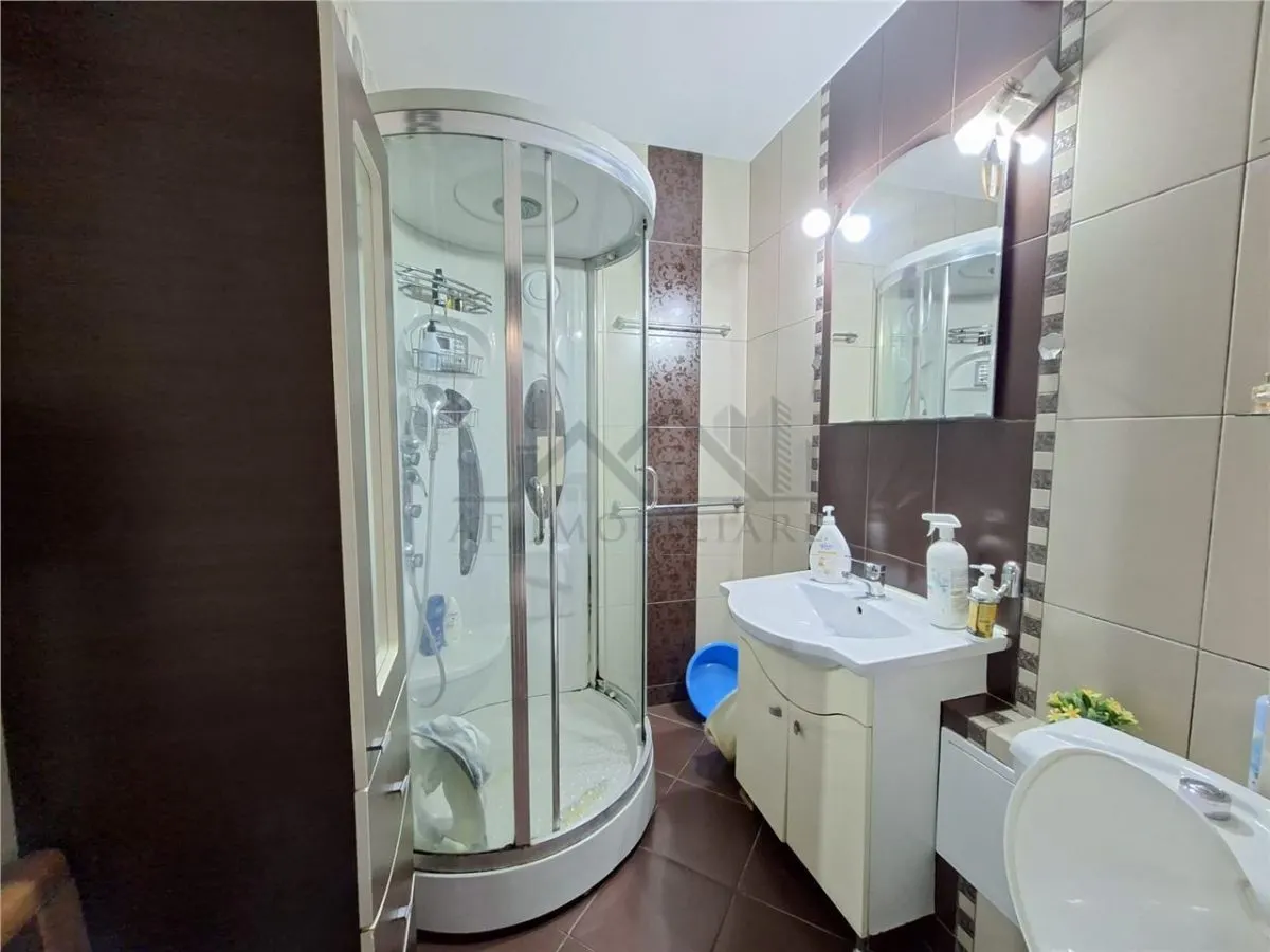Apartament 3 camere podu ros - foto 1