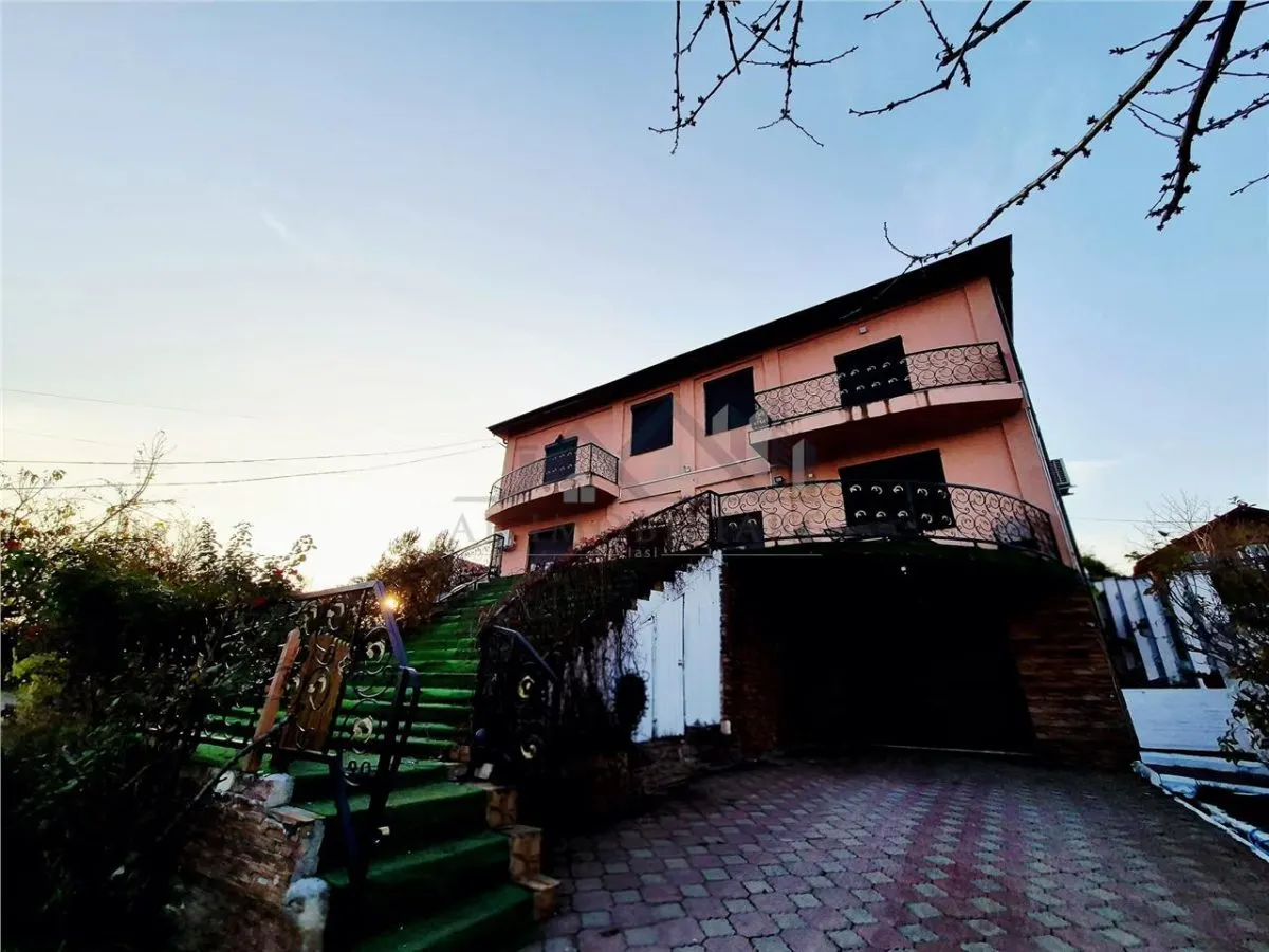 Casa de inchiriat cu priveliste frumoasa - foto 17
