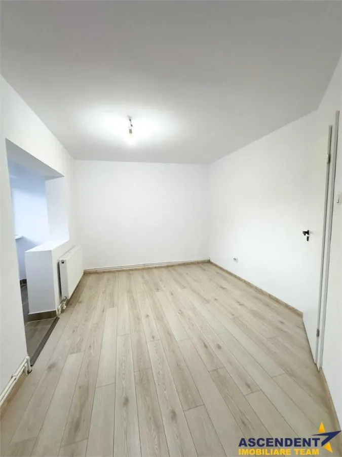Decomandata, renovata, cu balcon, Racadau, Brasov - foto 2
