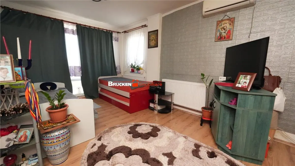 Apartament cu 3 camere de vanzare - foto 1