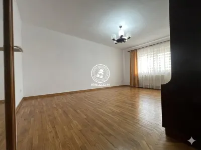 Apartament cu 3 camere decomandat, situat în zona Nicolina 2 â€“ prima parte a cartierului - Iasi