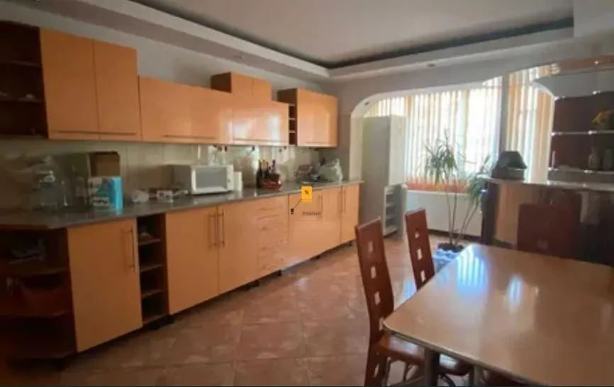 Apartament 4 camere de vanzare zona Malu Rosu - foto 1
