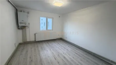 Garsoniera de vanzare, zona Piata Mare - foto 2
