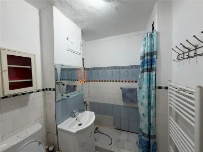 Apartament 2 camere cf 1 semidecomandat zona Crang - foto 11