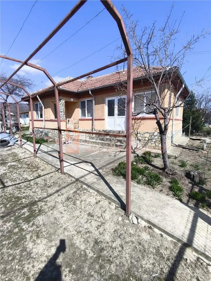 Casa tip parter zona Pietroasele-Saranga - foto 2