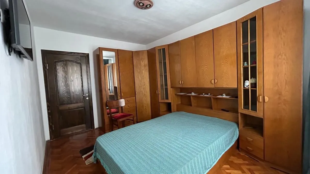 Apartament 3 camere decomandat zona Harmanului - foto 1