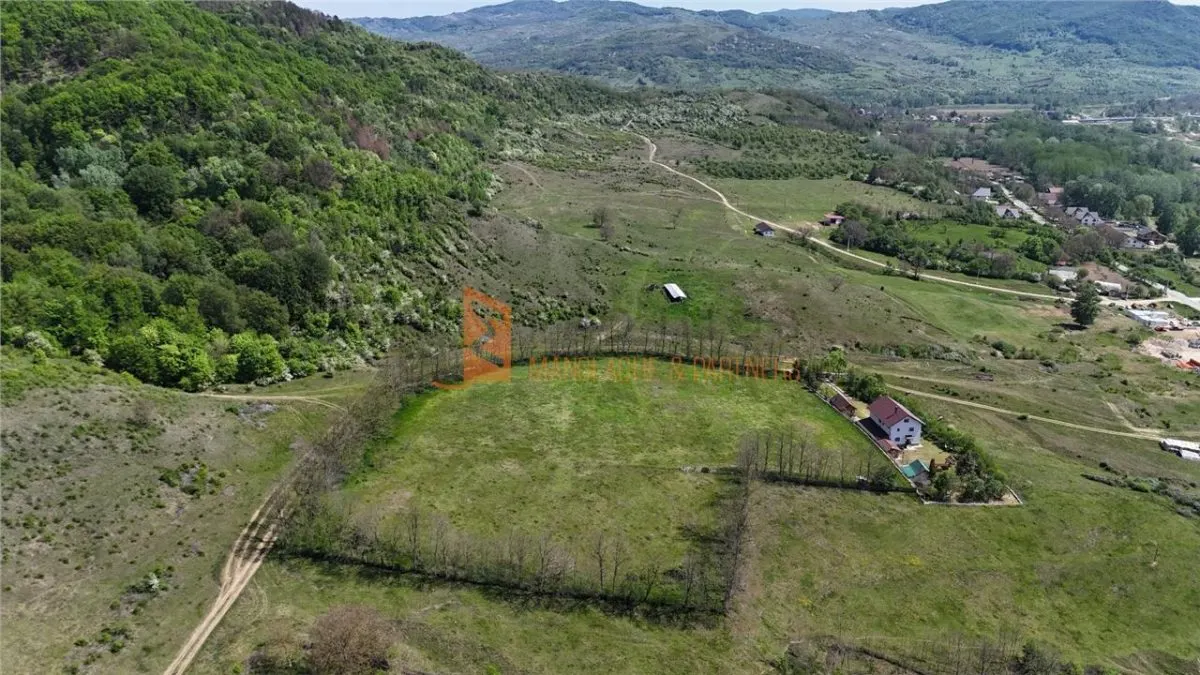 Teren intravilan zona Gura Bascei, com. Cislau - foto 1