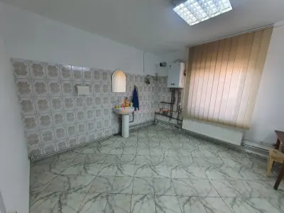 Casa tip parter zona Centru - foto 6