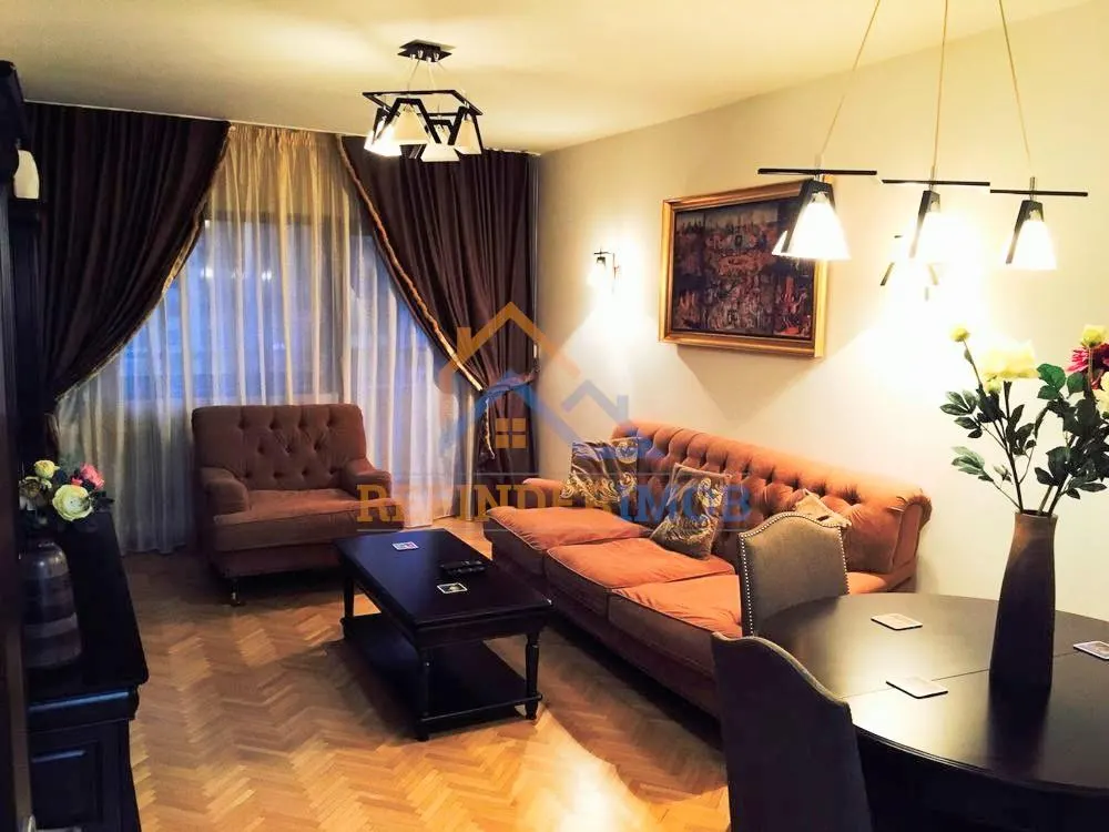 Apartament 2 camere Blv Unirii vedere catre bulevard etaj intermediar - foto 1