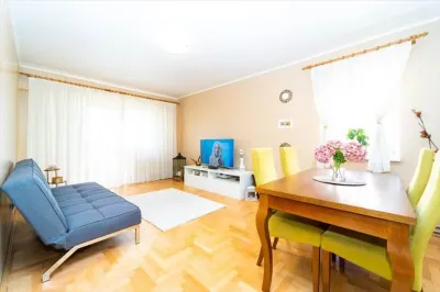 Vanzare apartament 3 camere decomandat vlahuta, Brasov - Brasov