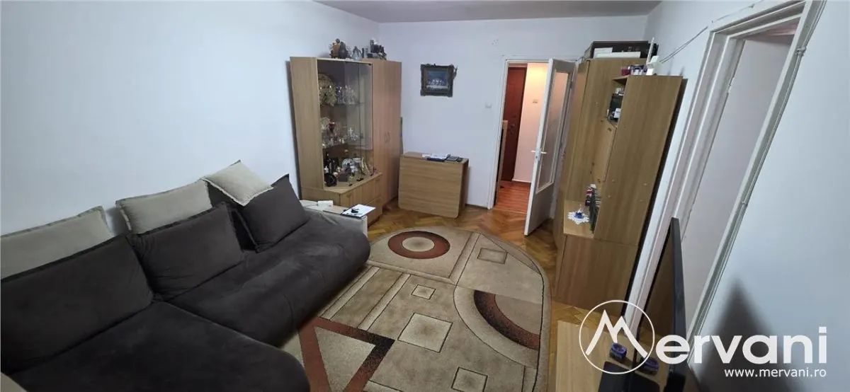Apartament cu 3 camere de vanzare in Campina - foto 1