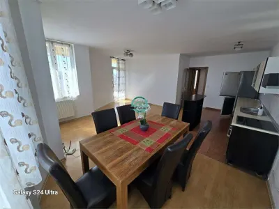 Vand apartament cu 4 camere, 94 mp, etaj 2, cartier Unirii - Reghin