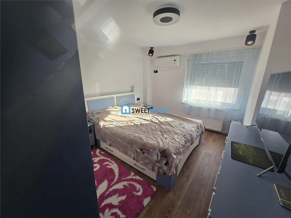 Apartament cu patru camere zona centrala - foto 4