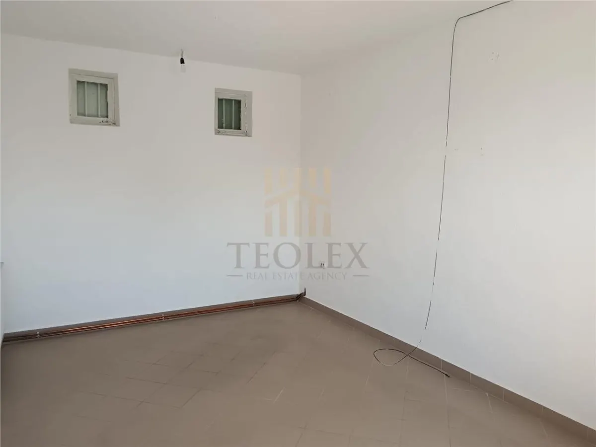 DE VANZARE SPATIU COMERCIAL BARLAD ZONA CENTRALA - foto 4