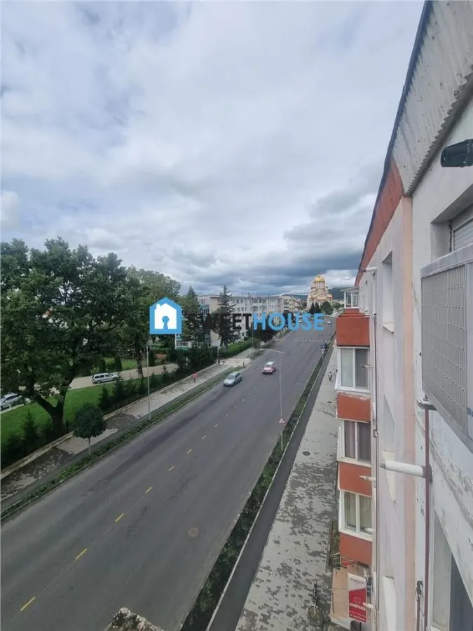 Apartament cu trei camere zona centrala - foto 11