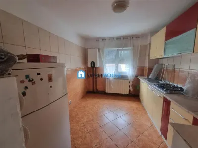 Apartament cu trei camere zona centrala - foto 4