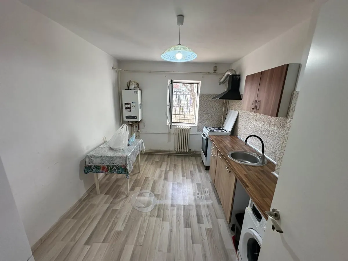 Apartament 3 camere, boxă și potențial investițional remarcabil, în zonă ultracentrală, la 3 minute de UMF - foto 1