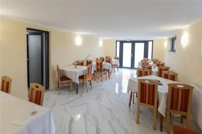 VILA DE INCHIRIAT | 11 CAMERE | 650 MP | ORADEA | BIHOR - foto 16