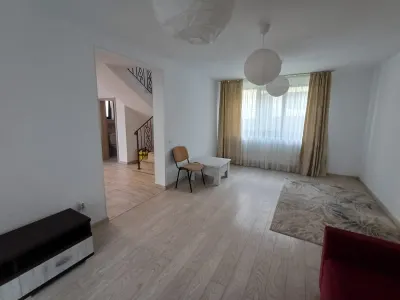 Casă 4 camere, 2 Locuri de parcare-Zona Valea Adanca- 830 euro - Valea Adanca