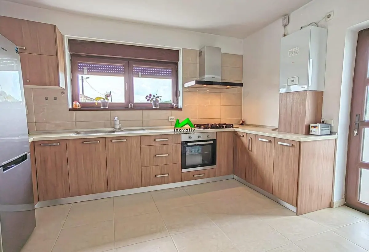Casa de vanzare 5 camere Sibiu Bavaria - foto 1