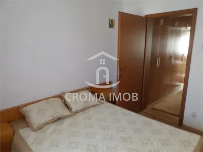 De inchiriat apartament 3 camere Ploiesti, zona Central - foto 17