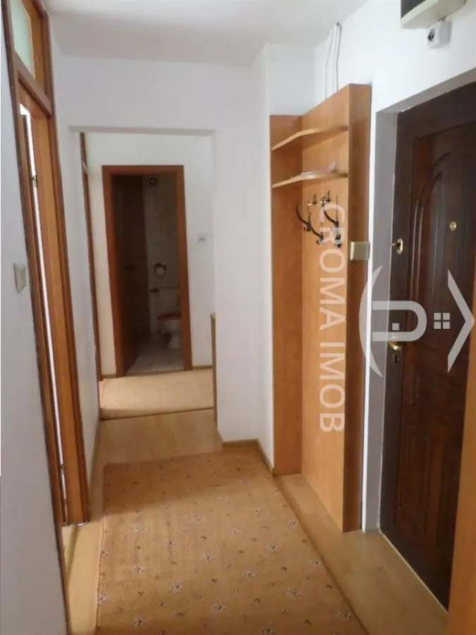 De inchiriat apartament 3 camere Ploiesti, zona Central - foto 6