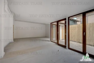 Spatiu comercial ideal bistro/cafenea cu 10 mp curte langa Parcul Carol - Bucuresti