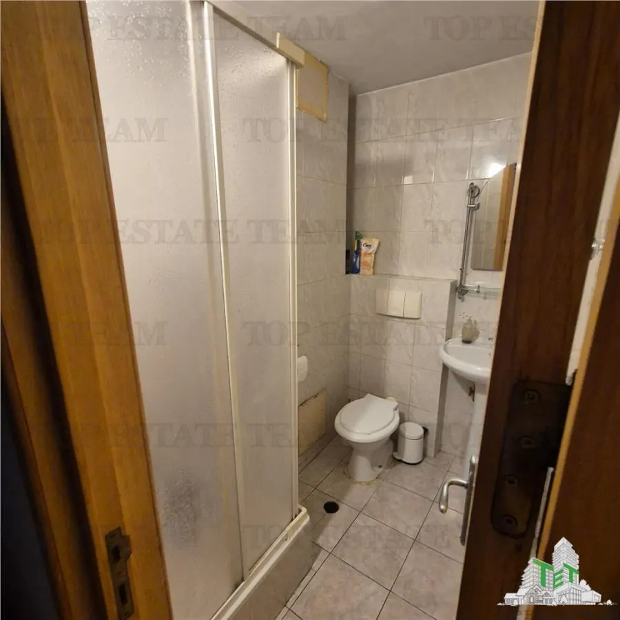 Apartament spatios cu 4 camere plus boxa accesibila din interior. - foto 13