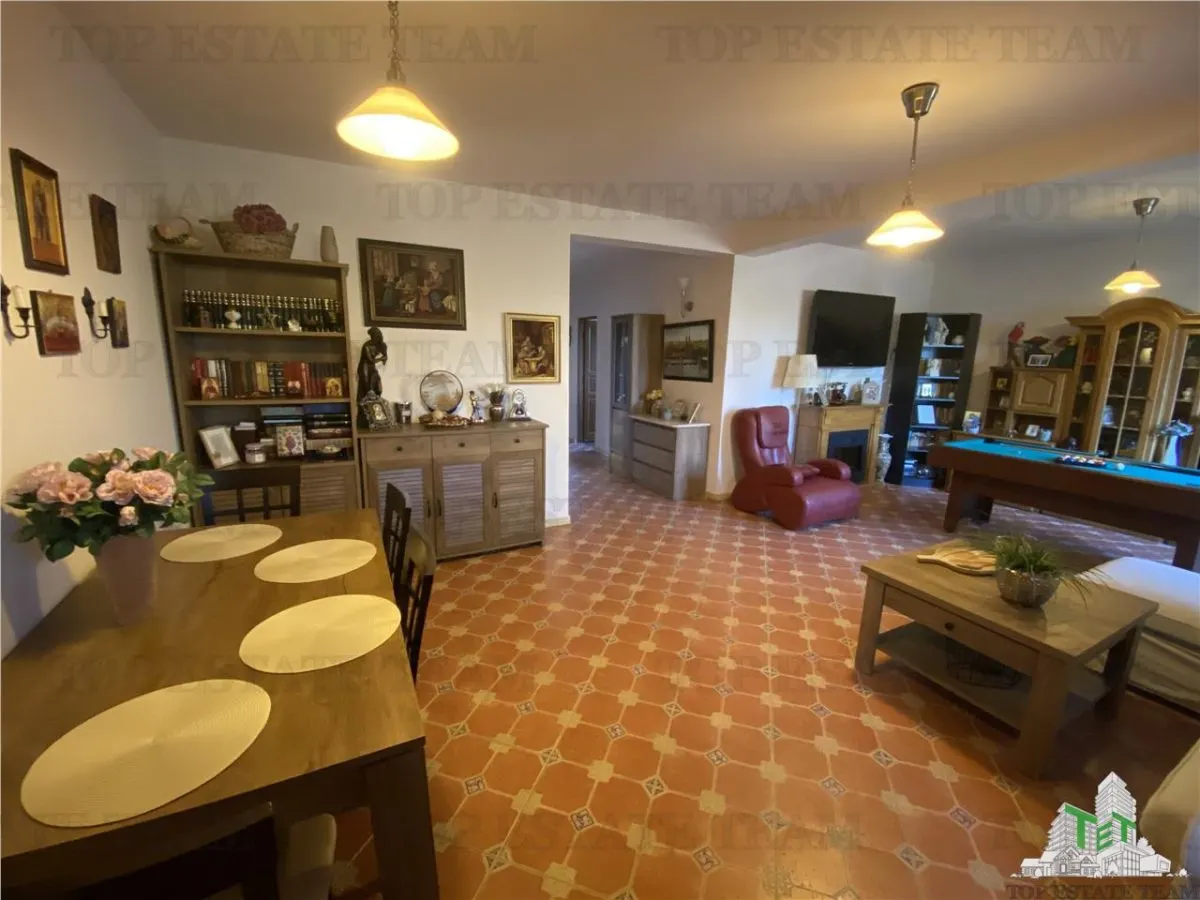 Vila spatioasa cu 3 apartamente in Fundeni Dobroiesti - foto 1