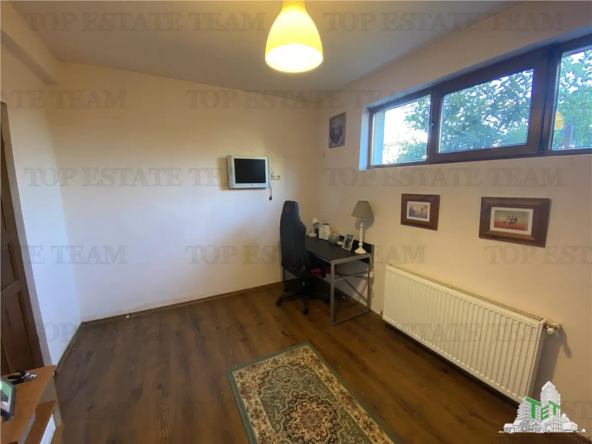 Vila spatioasa cu 3 apartamente in Fundeni Dobroiesti - foto 8