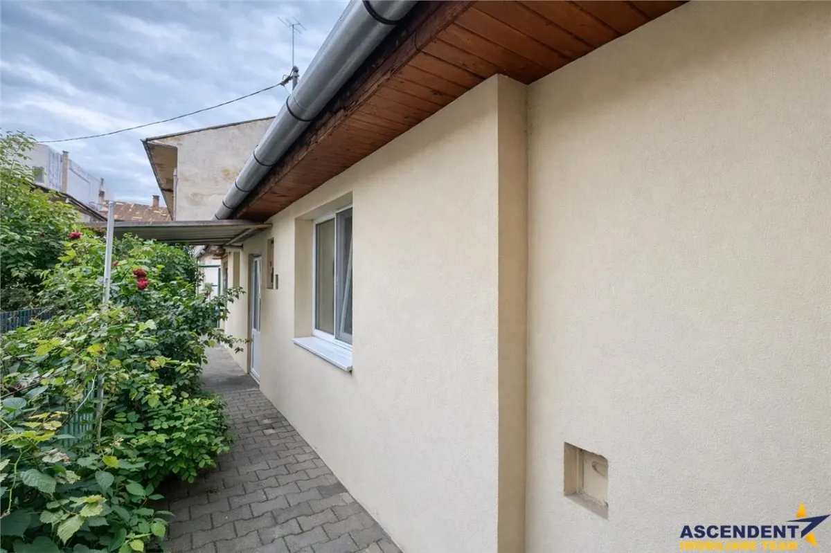 FILM& Tur 3D!Casa cu 4 camere si curte, Central, Targu Mures. - foto 1