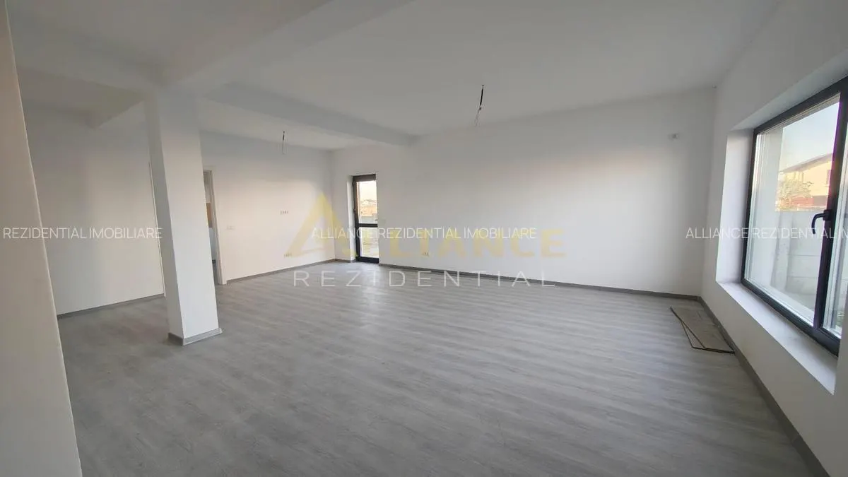Casa tip quadruplex - 6 camere 3 bai - teren 250mp - foto 2