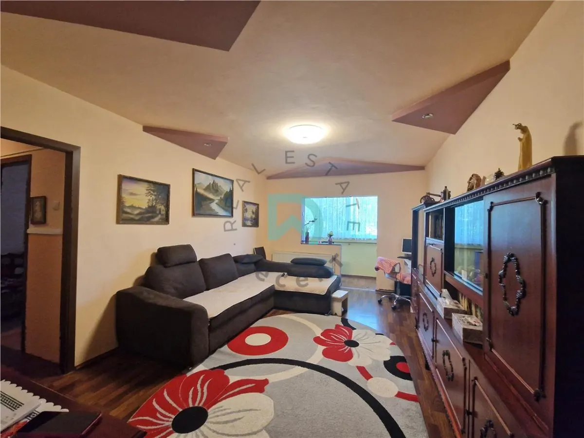 Apartament 4 camere, etaj intermediar, Tractorul, Brasov - foto 2