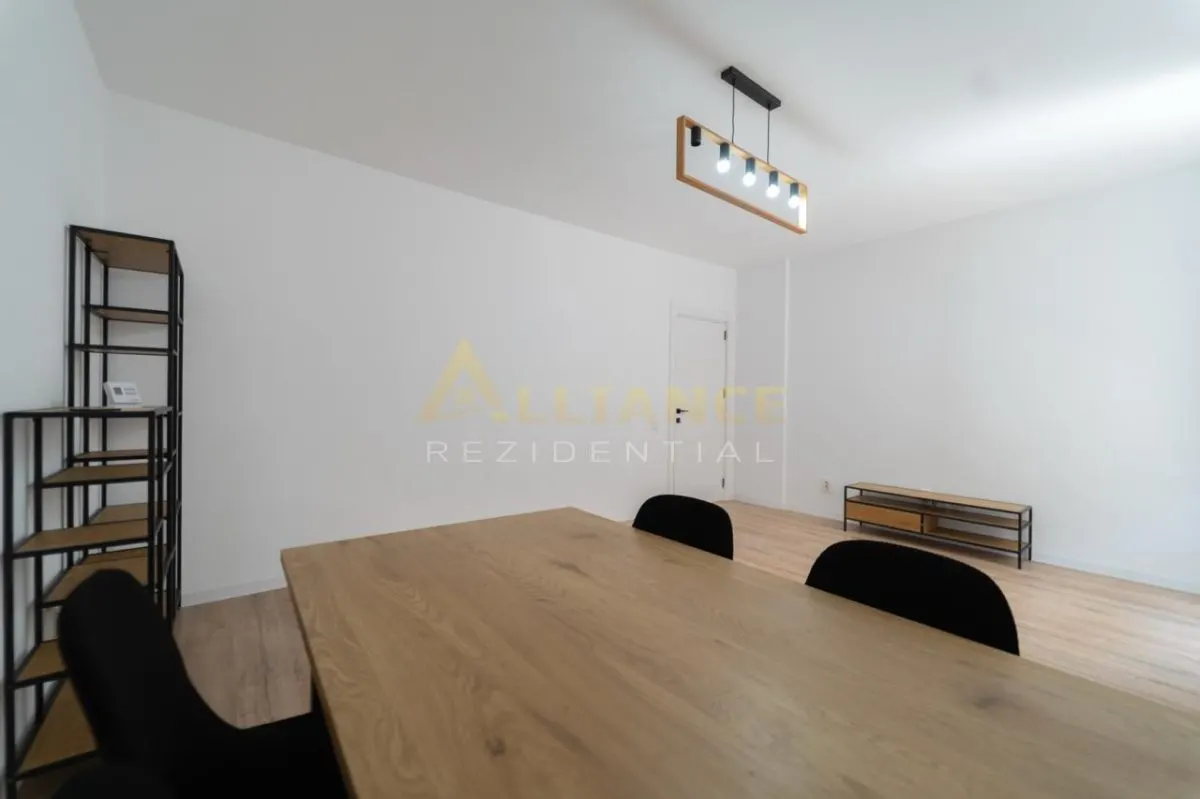 Apartament cu 200 mp TEREN - Mobilat si utilat -Metrou Berceni - foto 2