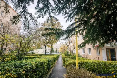 Cartierul Florilor, imobil renovabil, etaj intermediar, zona linistita, Brasov - Brasov