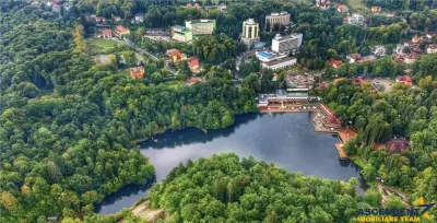 FILM!1.400 mp teren turistic, Sovata: 800m de Lacul Ursu si 300 m de Lacul Negru. - Sovata