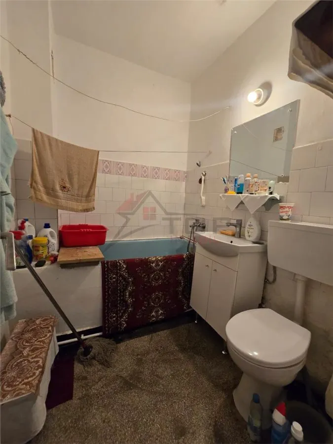 Apartament 3 camere semidecomandat, Podu Ros - Cantemir - foto 4