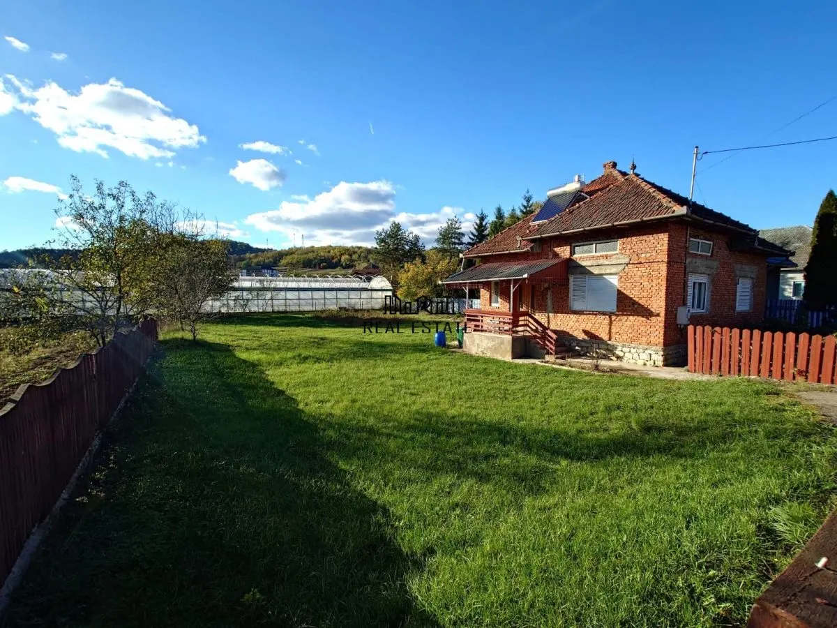 Casa cu teren, aproape de centrul balneo-termal Vata Bai - foto 1