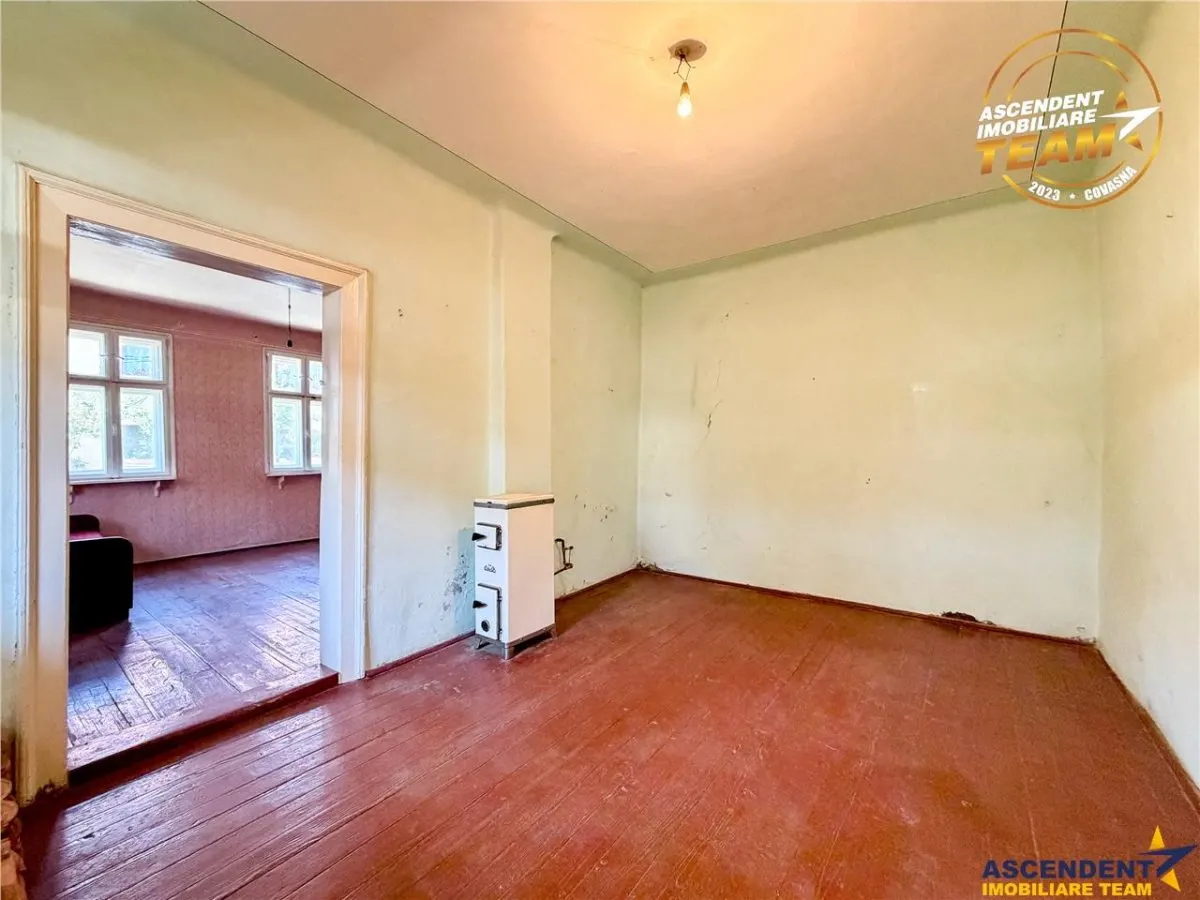 Casa cu potential,  acces la/ din 2 strazi,  512 mp teren,  Sfantu Gheorghe - foto 2