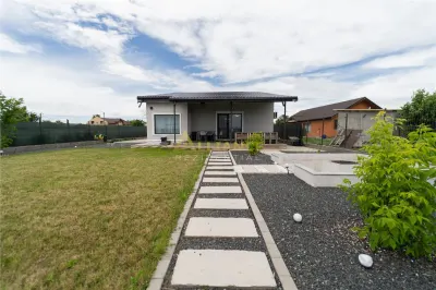Vila individuala de vanzare â€“ 190 mp utili â€“ teren 755 mp â€“ mobilata si utilata - foto 2