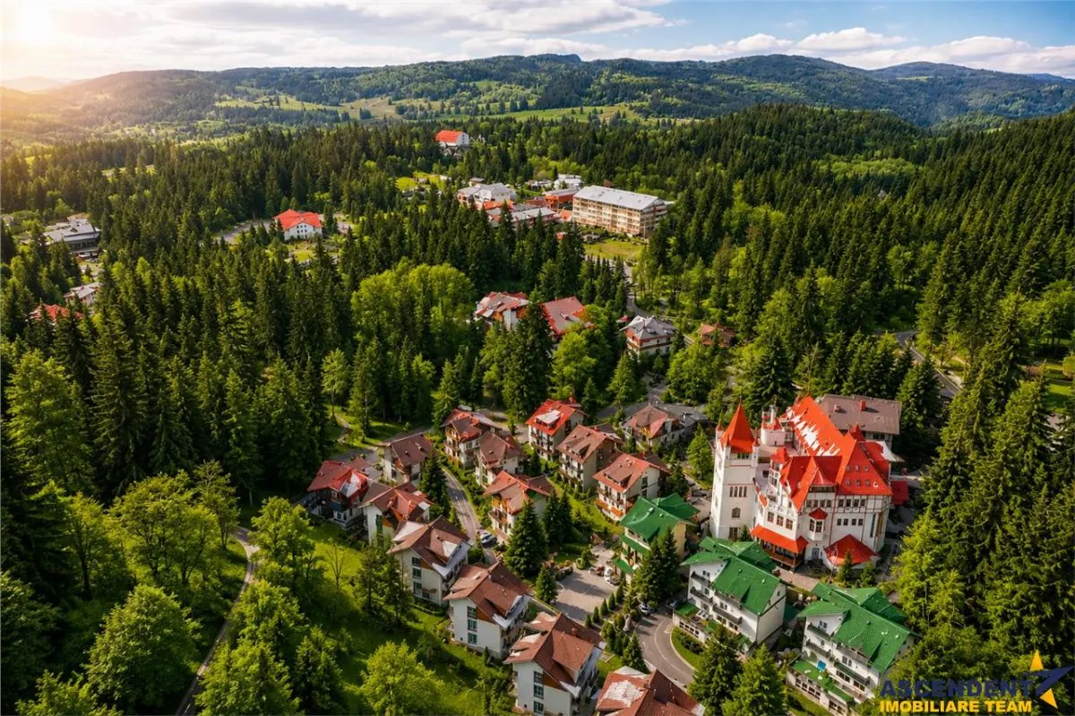 In ambientul statiunii Poiana Brasov,etaj1, 2bai,terasa la 360 grade,parcare asigurata - foto 1