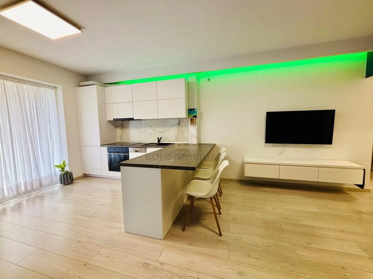 Apartament cu 3 camere de închiriat  zona  Centru vechi - foto 1